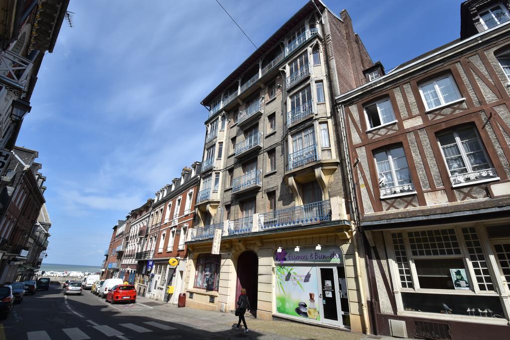 Ets Levillain - Hotel Les Caletes 勒特雷波尔 外观 照片
